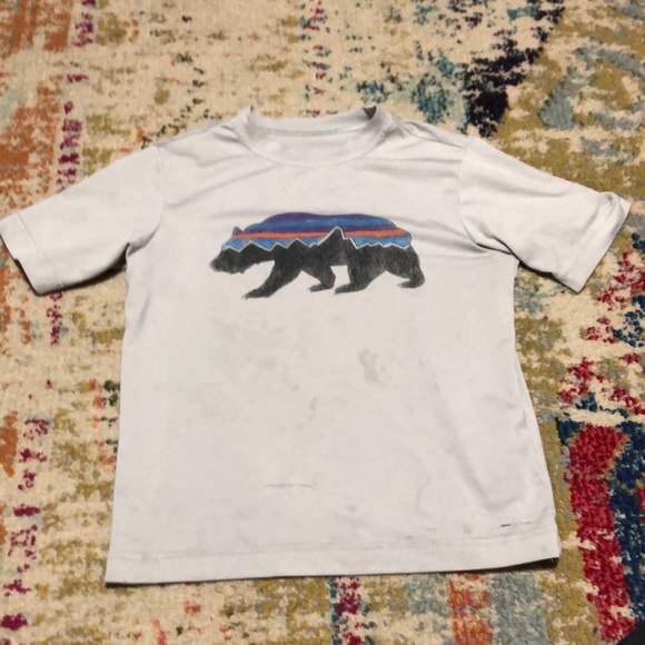 🧜🏼‍♀️3 for $15 item!🧜🏼‍♀️ Patagonia tee - Picture 1 of 4